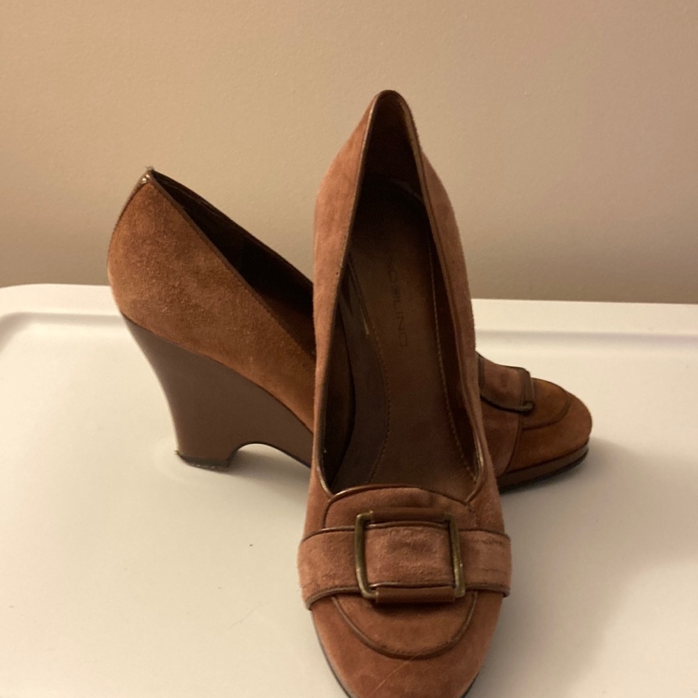 Bandolino vintage style wedge pump, size 7